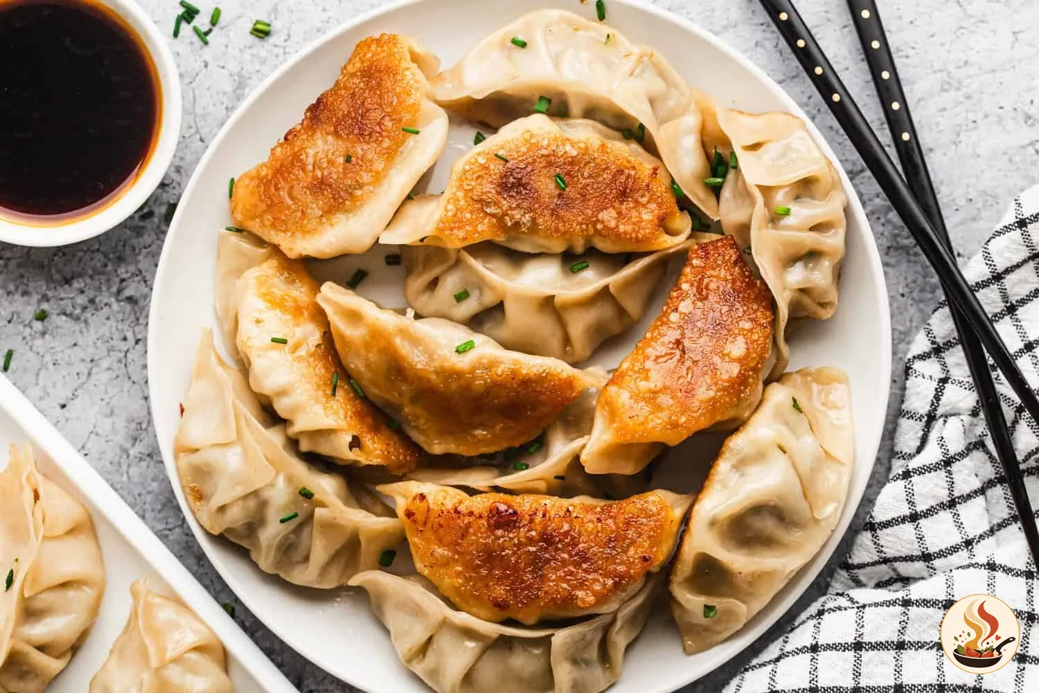 Домашние пельмени-жаркое (Potstickers): хрустящие снизу, нежные внутри