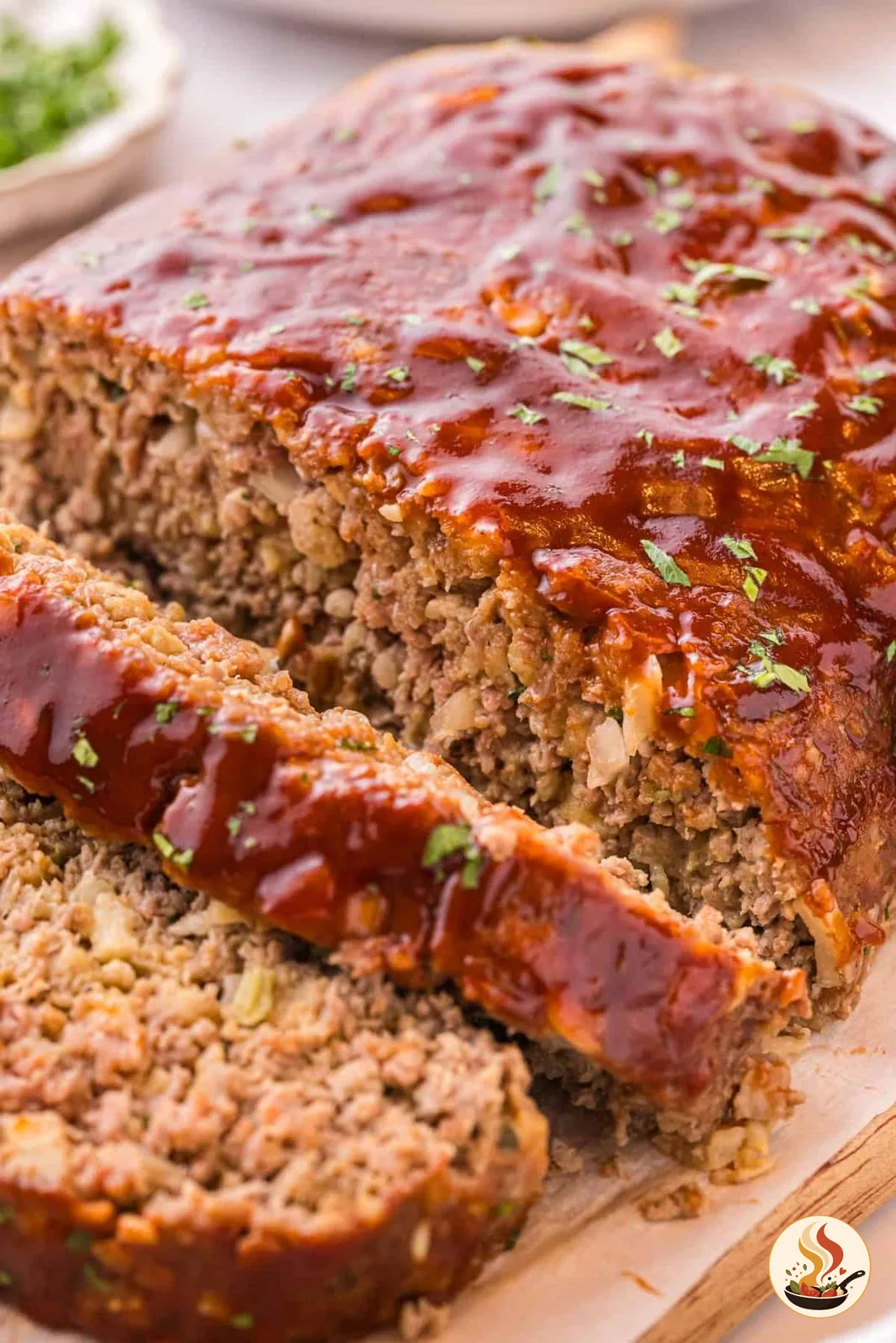 Мясной рулет на сковороде с начинкой из пакета: сочный, как в детстве