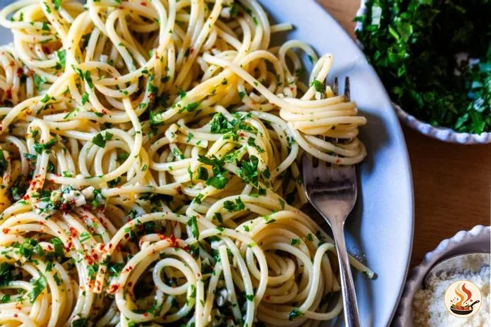 Спагетти с чесноком и маслом: просто, быстро и вкусно